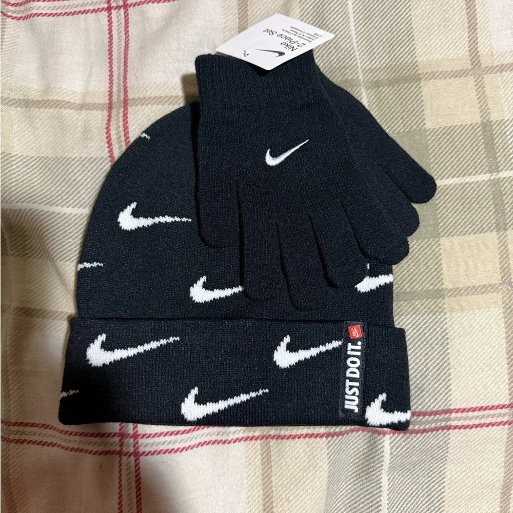 Nike Kids Black and White Gloves with Swoosh Design - Picture 2 of 2